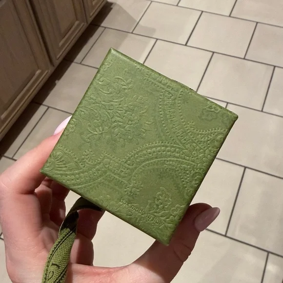 Mini Green Gucci Box w Ribbon - Picture 6 of 9